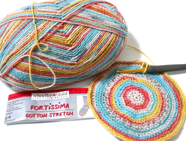 ソックヤーンで春夏用ニット帽編むよ（1）：編み散らかし上等！  糸へん便り